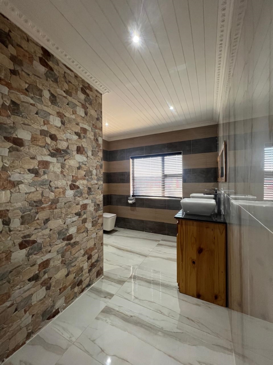 5 Bedroom Property for Sale in Royalston Residential Estate and Wildlife Reserve Eastern Cape